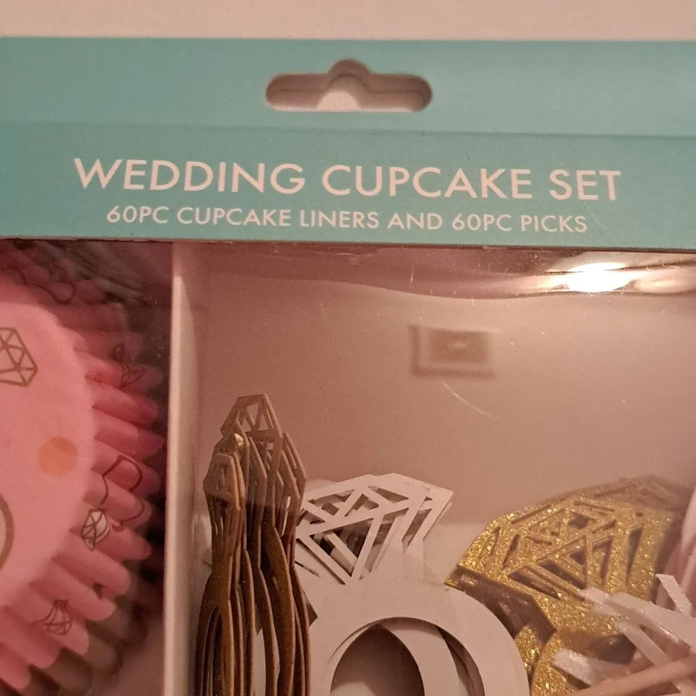 4/$15 🌻 Wedding Cupcake 120 Piece Set - 60 Liners & 60 Picks / Cupcake Toppers